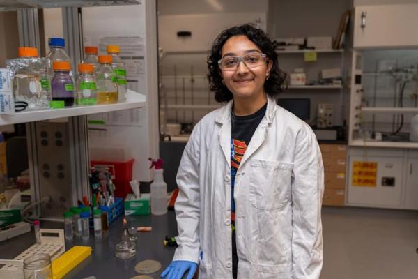 Beckman Scholar Hena Kachroo is researching biochemical approaches to address challenges of sustainable energy