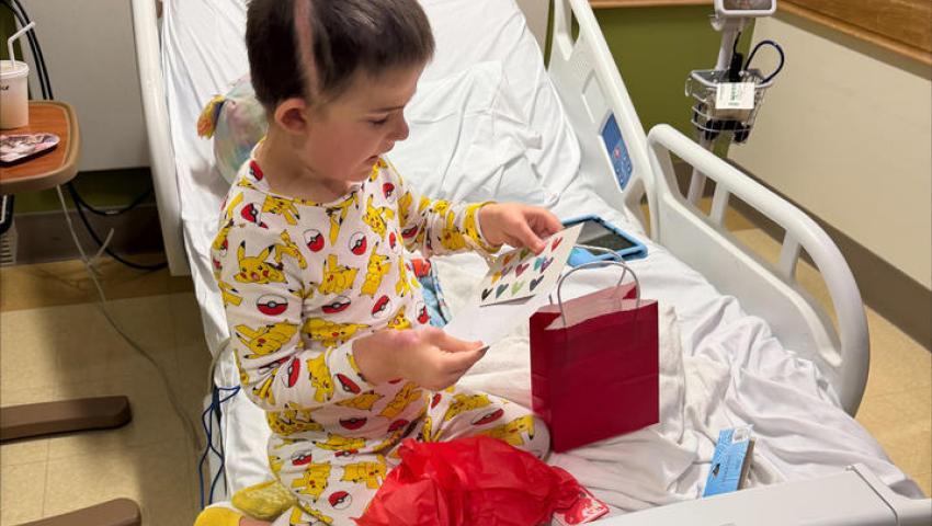 A patient at Golisano Children’s at UK opens a Valentine’s Day goody bag. Lewis Honors College Singletary Scholars made and distributed the bags Feb. 6 as part of a Lewis Honors College servant leadership course.