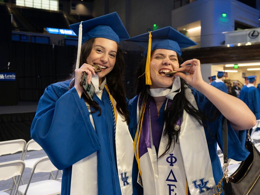 Honors students with medallions